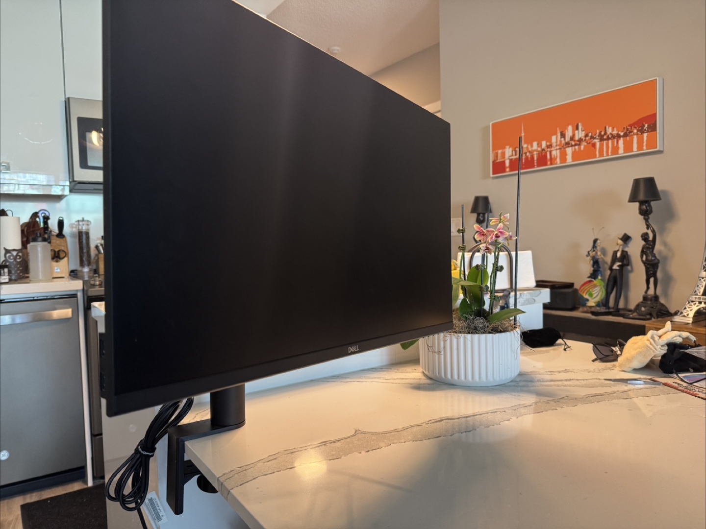 Dell Monitor with Monitor Stand 27”