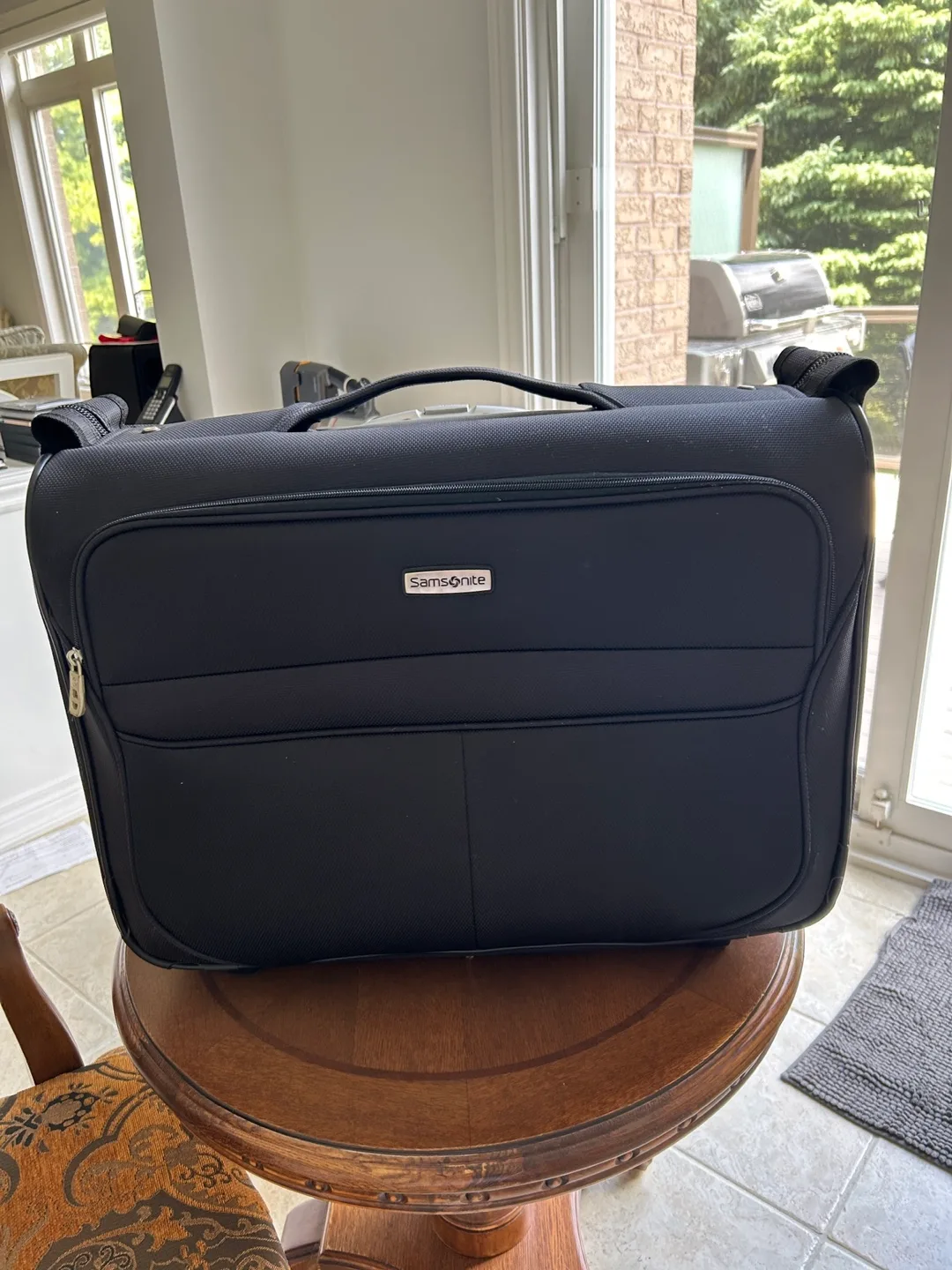 Samsonite / Traveler’s Choice 21” Carry-On Spinner Garment Bag thumbnail