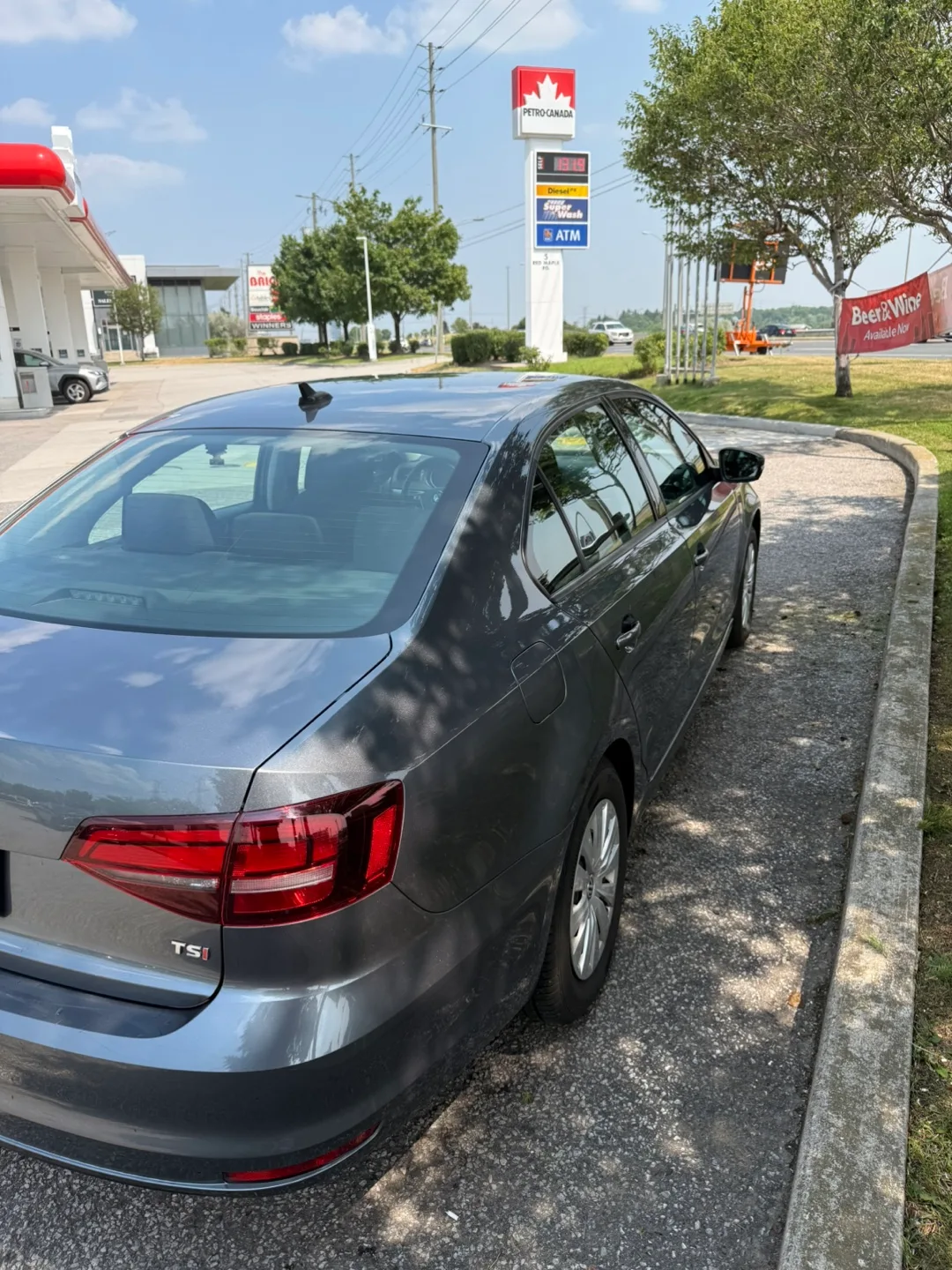 Volkswagen Jetta Sedan - Grey thumbnail