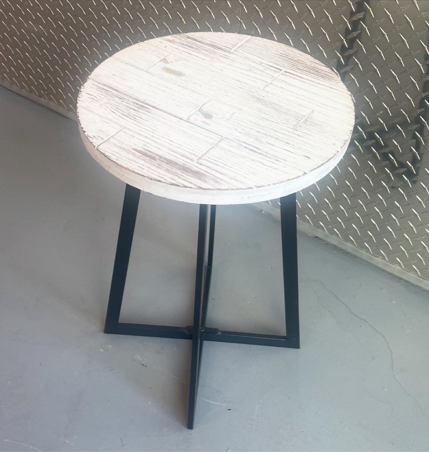 Harper Round Raised Lip Side Accent Table - photo 5