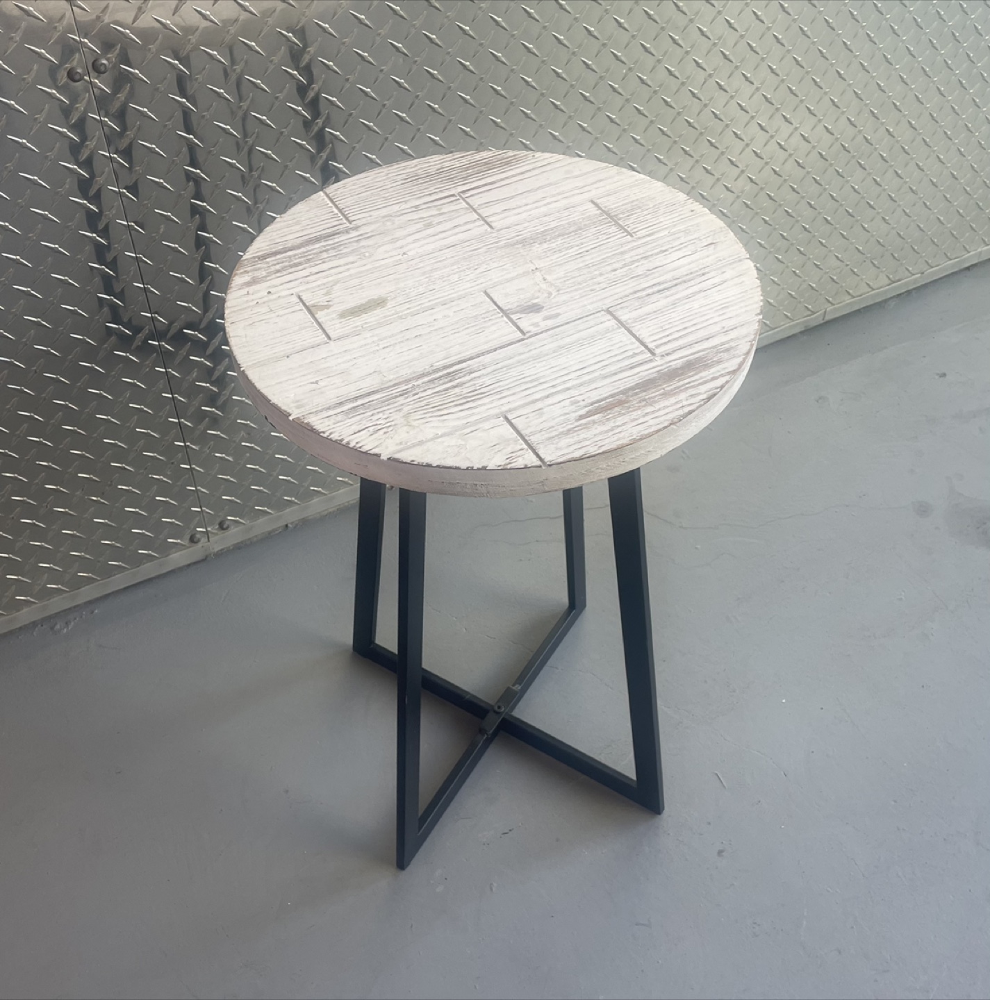 Harper Round Raised Lip Side Accent Table - photo 2
