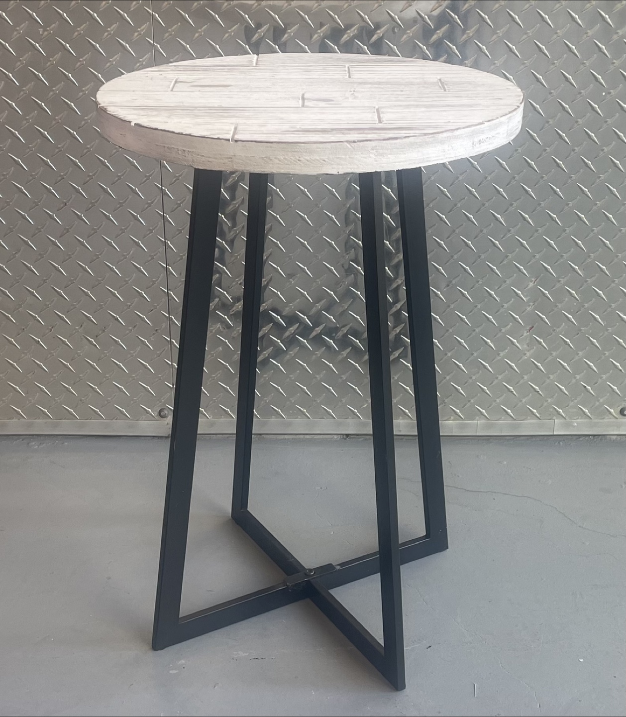 Harper Round Raised Lip Side Accent Table - photo 4