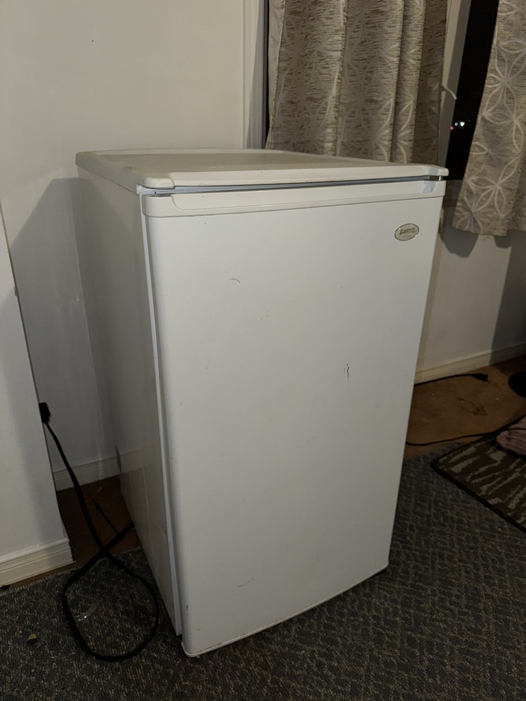 Sanyo Compact Mini Fridge - White - photo 4