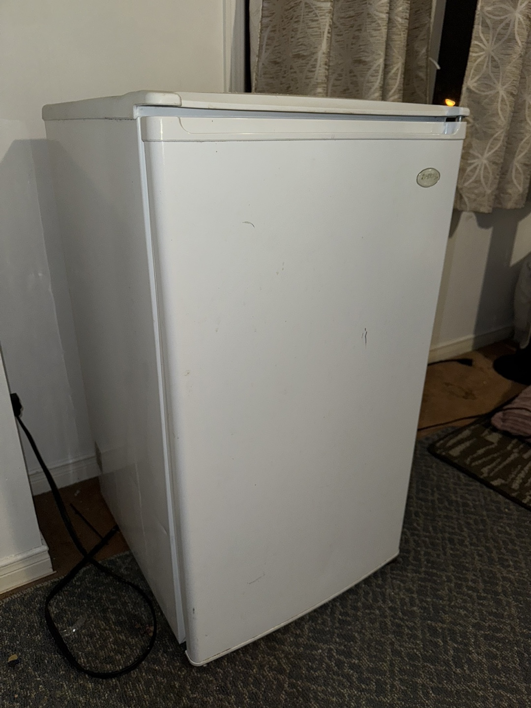 Sanyo Compact Mini Fridge - White - photo 2