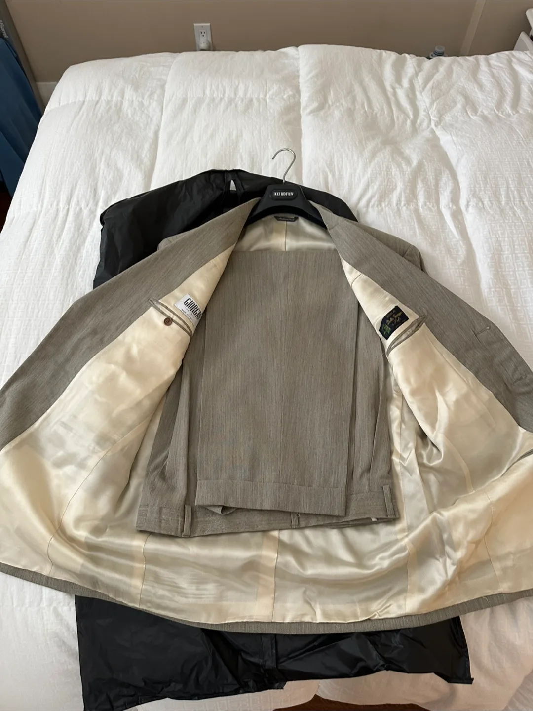 Giorgio Toronto Made in Italy Suit - Size L (Italian 52) image indicator(2)