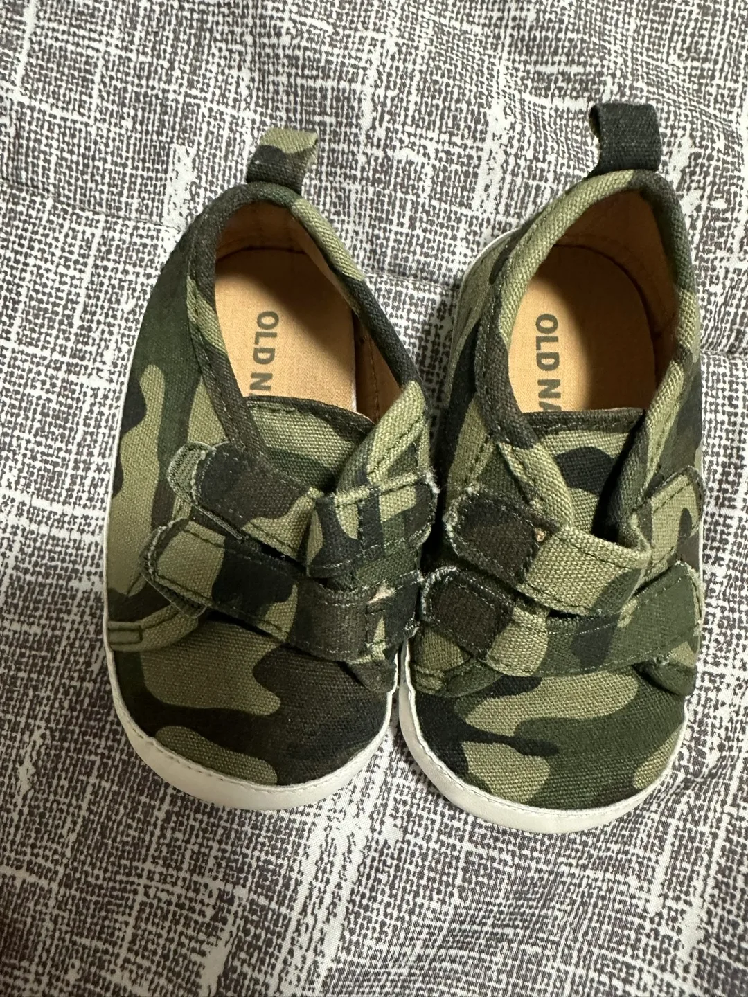 Old Navy Camo Baby Shoes thumbnail