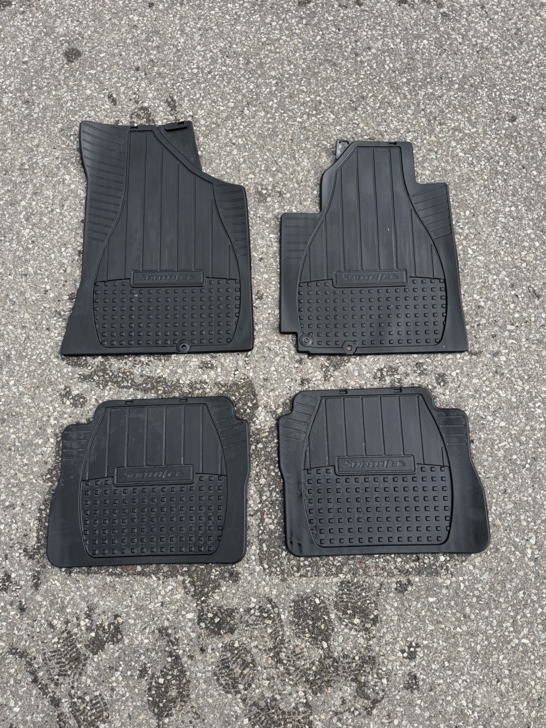 Hyundai Santa Fe Rubber Floor Mats (2007–2012)