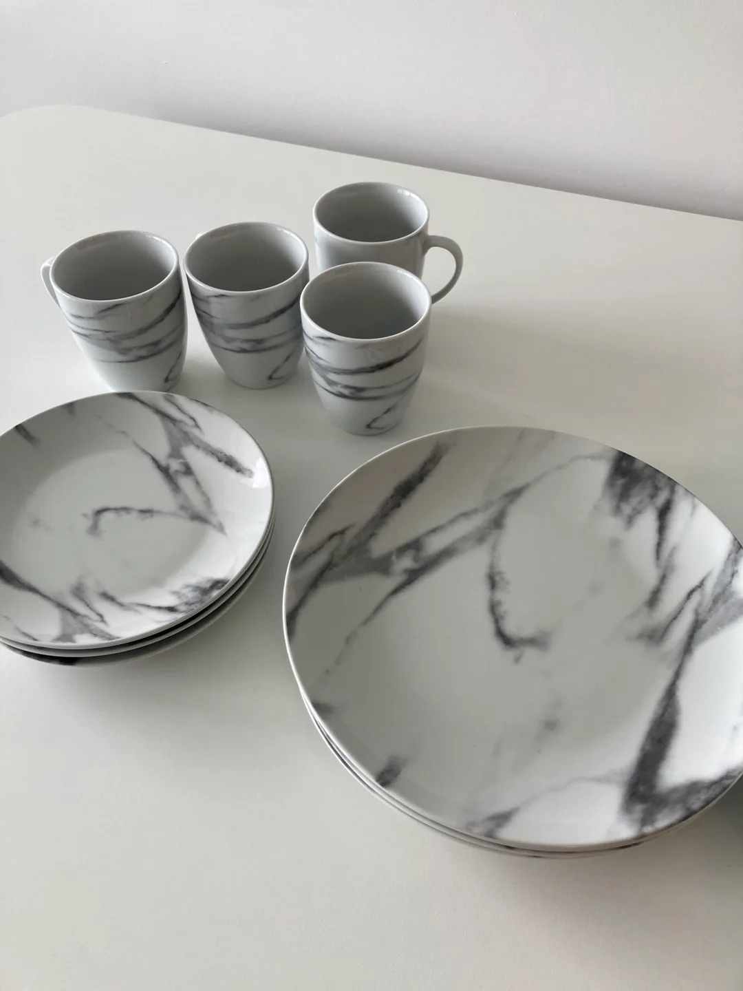 Marble Patterned Dinnerware Set thumbnail