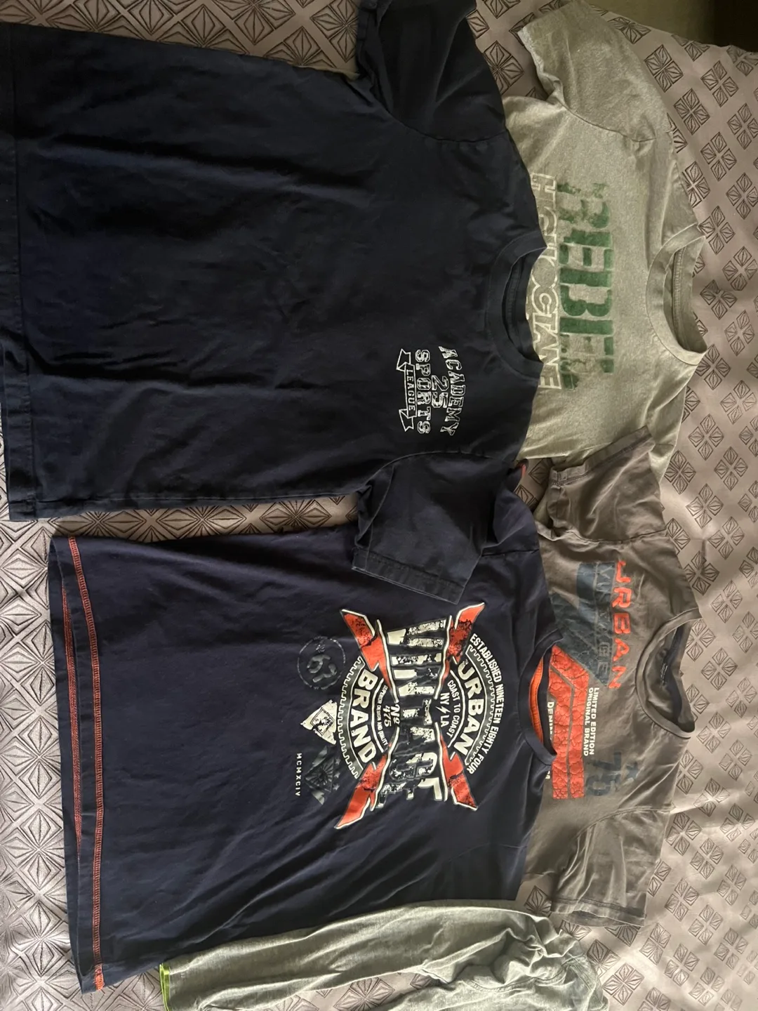 T-shirt bundle boys 10/12 thumbnail