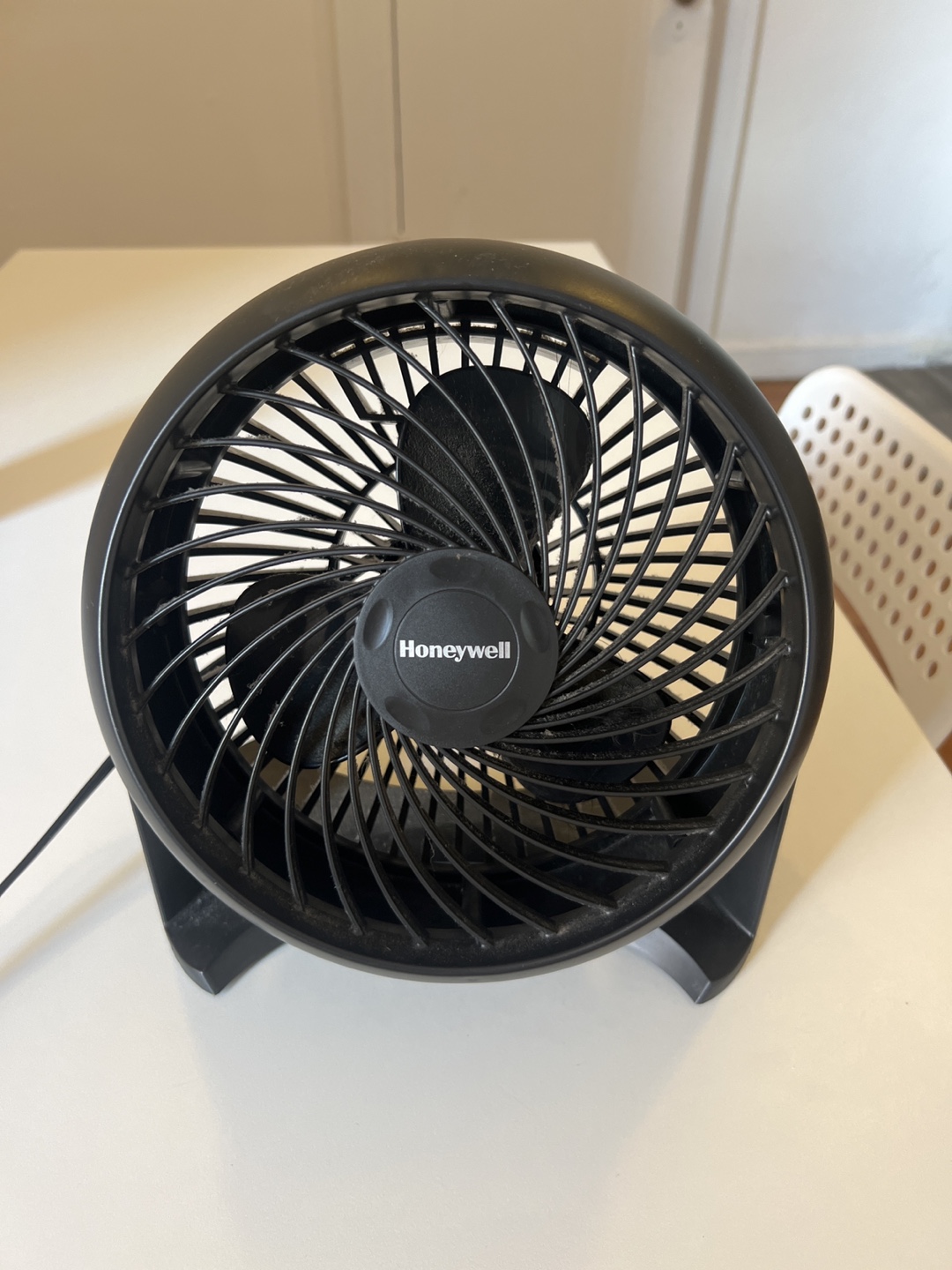 Honeywell Black Table Fan - photo 2