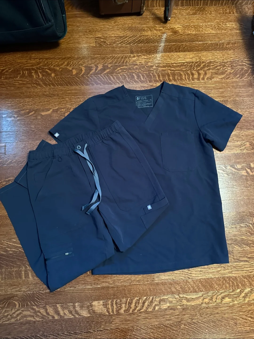 FIGS Technical Collection Navy Scrub set - Men’s XS thumbnail