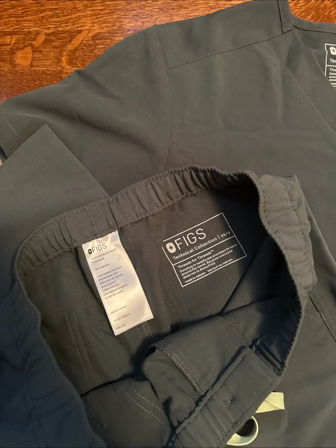 FIGS Technical Collection Scrub Set - Men’s XS - Moss image indicator(5)