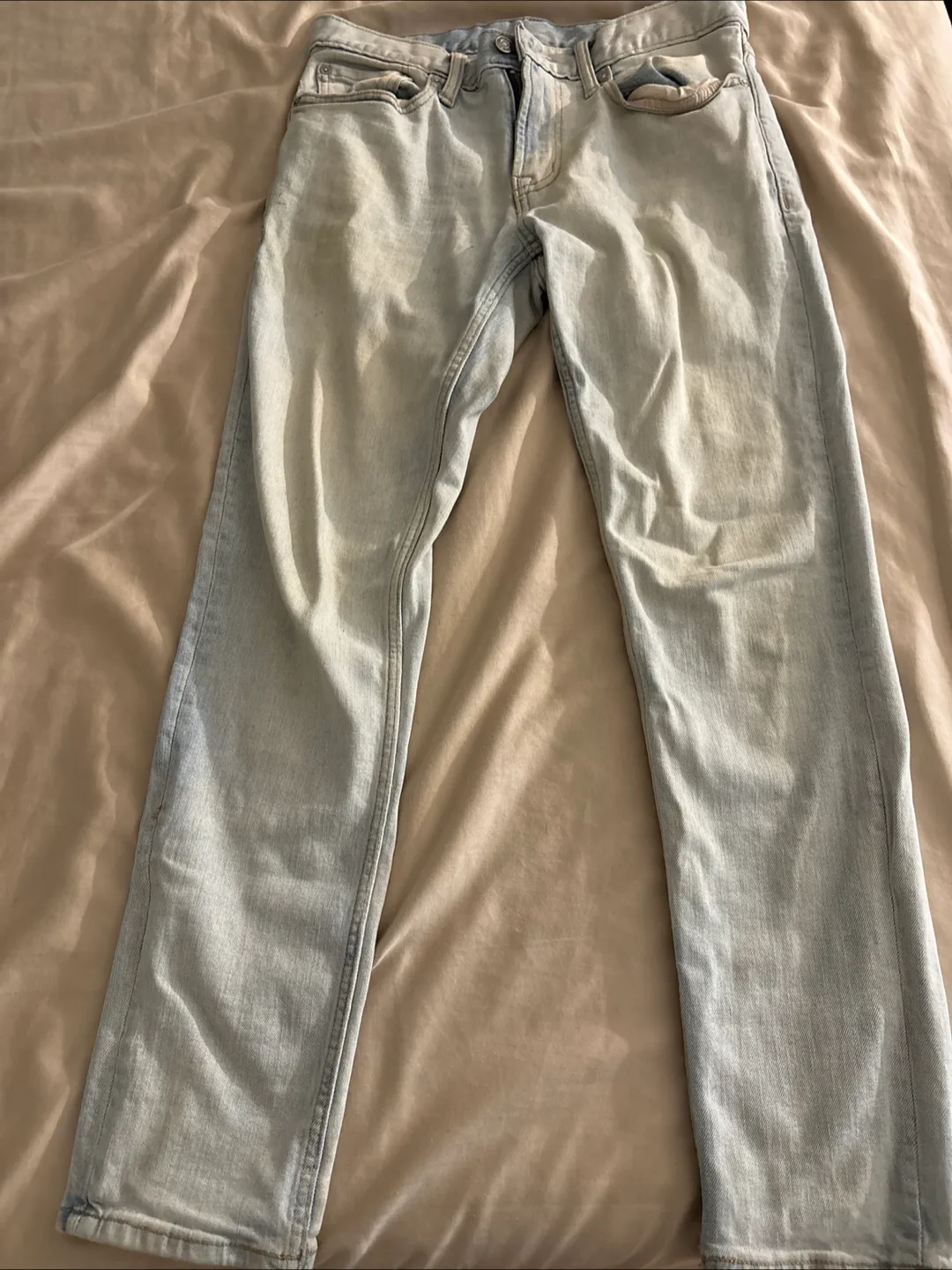 Old Navy Light Wash Denim Jeans thumbnail