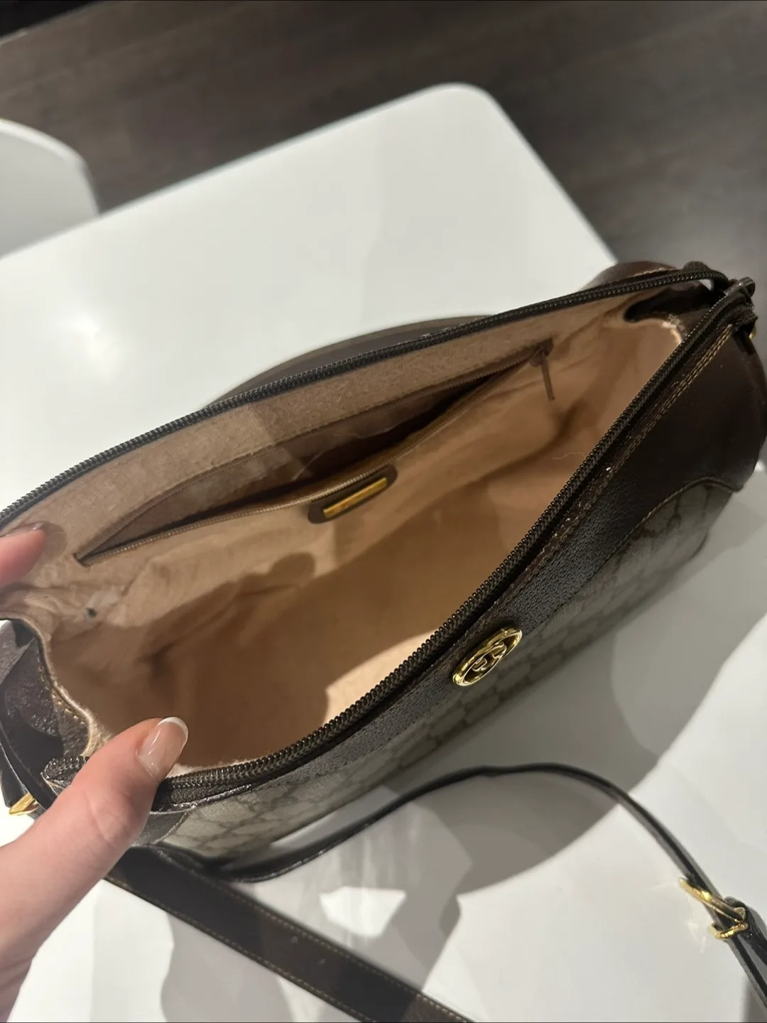 Authentic Gucci Crossbody Bag image indicator(3)