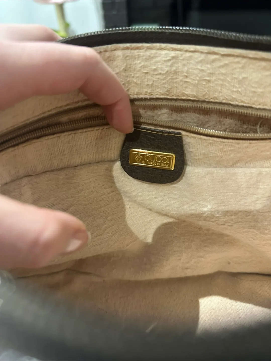 Authentic Gucci Crossbody Bag image indicator(4)