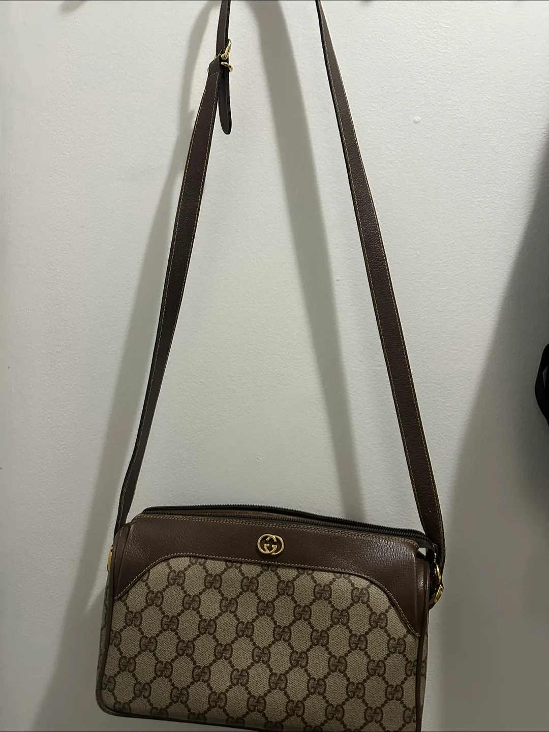 Authentic Gucci Crossbody Bag image indicator(2)