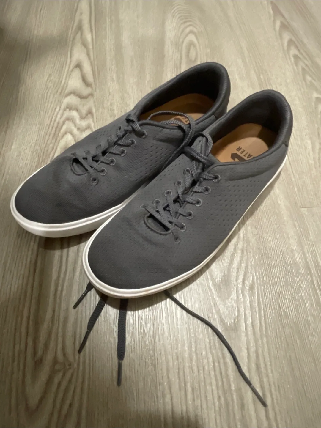 🥕CUATER Men's Gray Sneakers - Size 8🥕 thumbnail