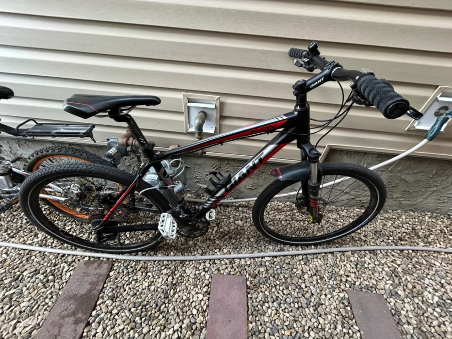 Giant Talon Mountain Bike thumbnail