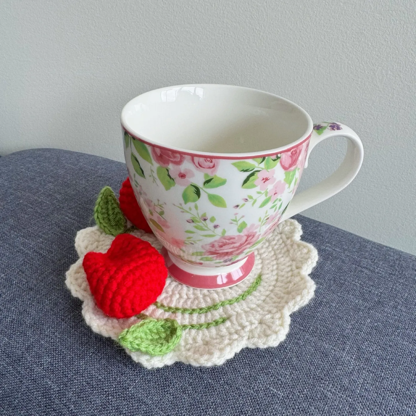 Handmade Crochet Coaster with 3D Red Tulips image indicator(3)