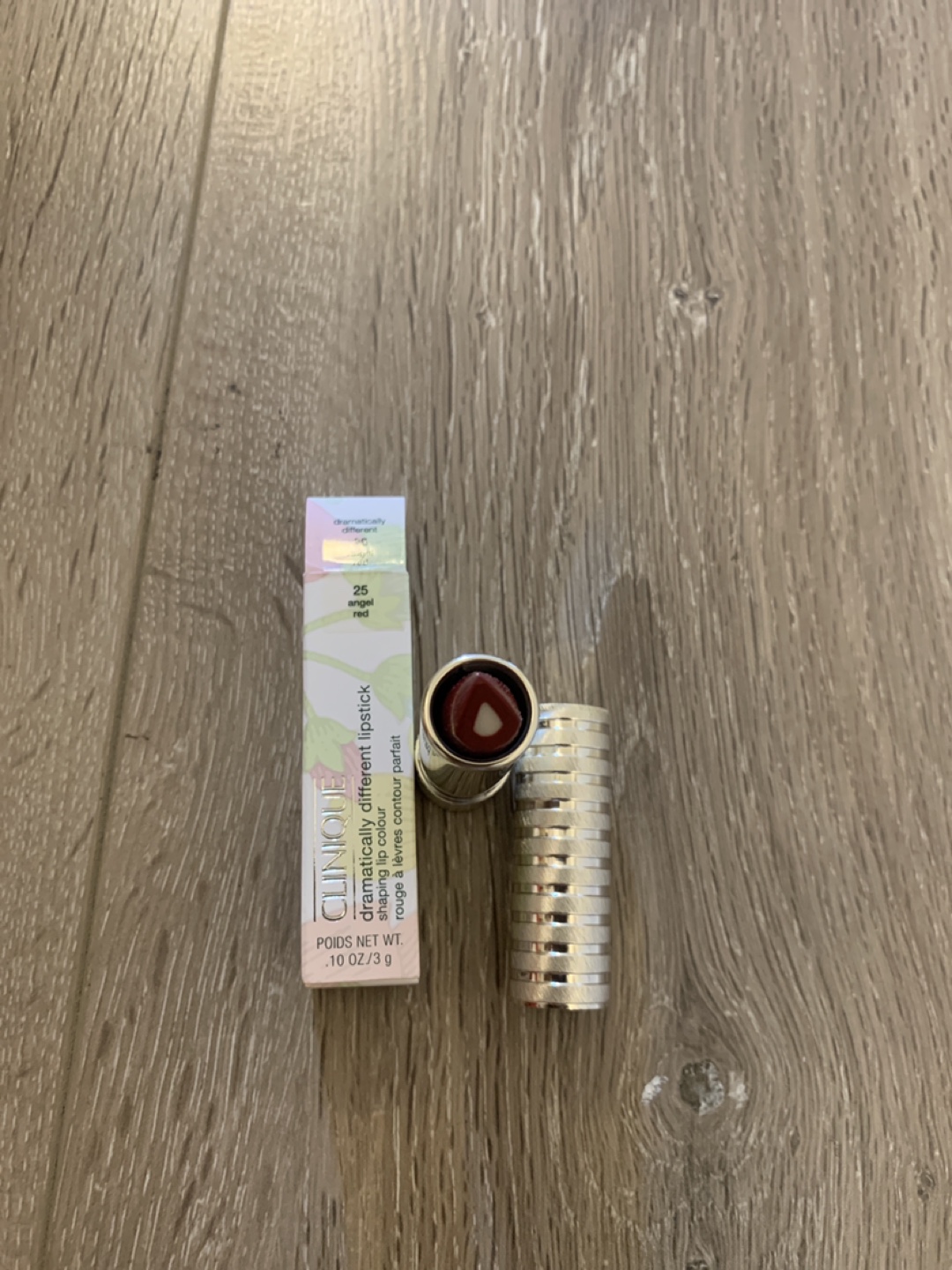 Clinique Dramatically Different Lipstick - Angel Red