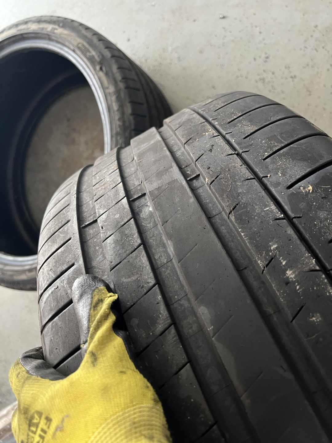 Michelin Pilot Super Sport Tires 285/35ZR21 - photo 5