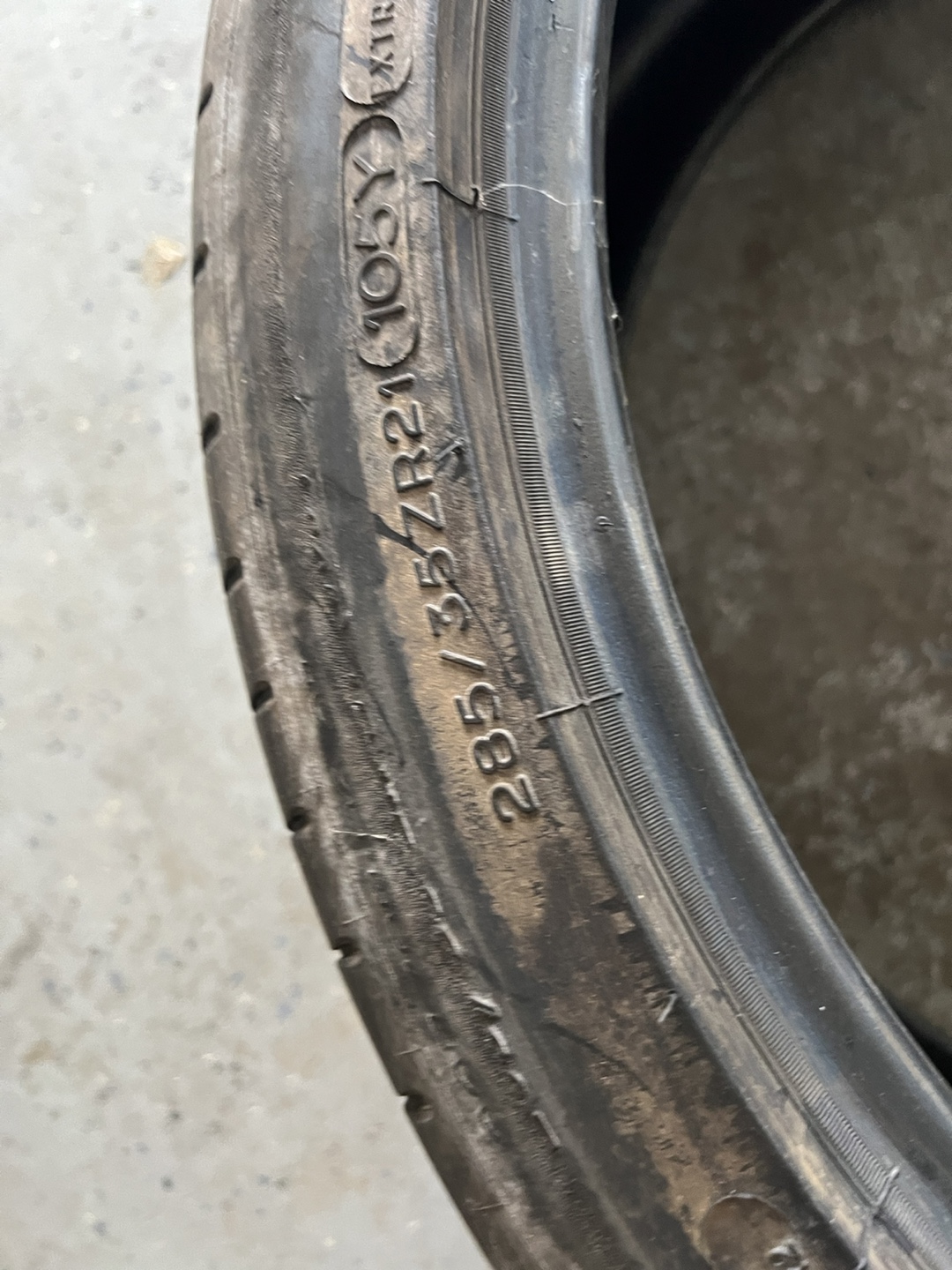 Michelin Pilot Super Sport Tires 285/35ZR21 - photo 4