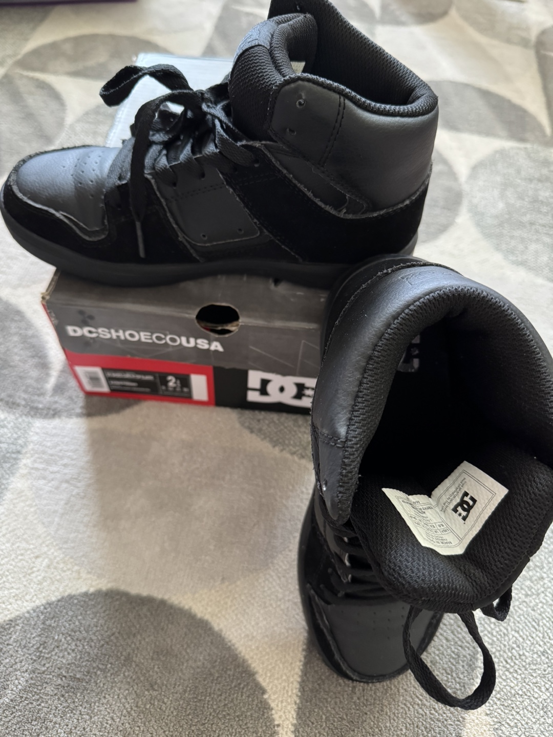 DC Shoes Black High-Top Sneakers, Size 2 - photo 3