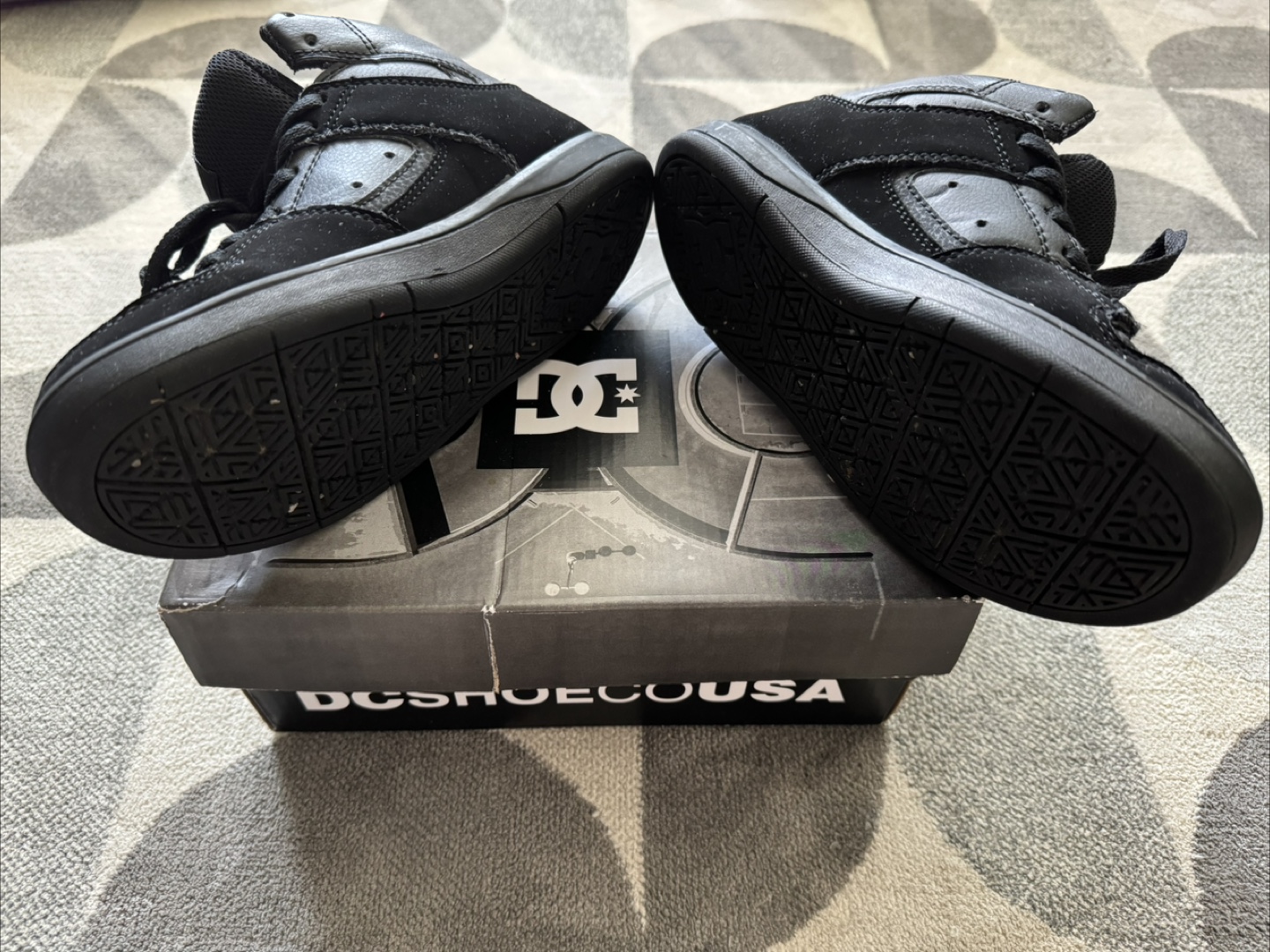 DC Shoes Black High-Top Sneakers, Size 2 - photo 2