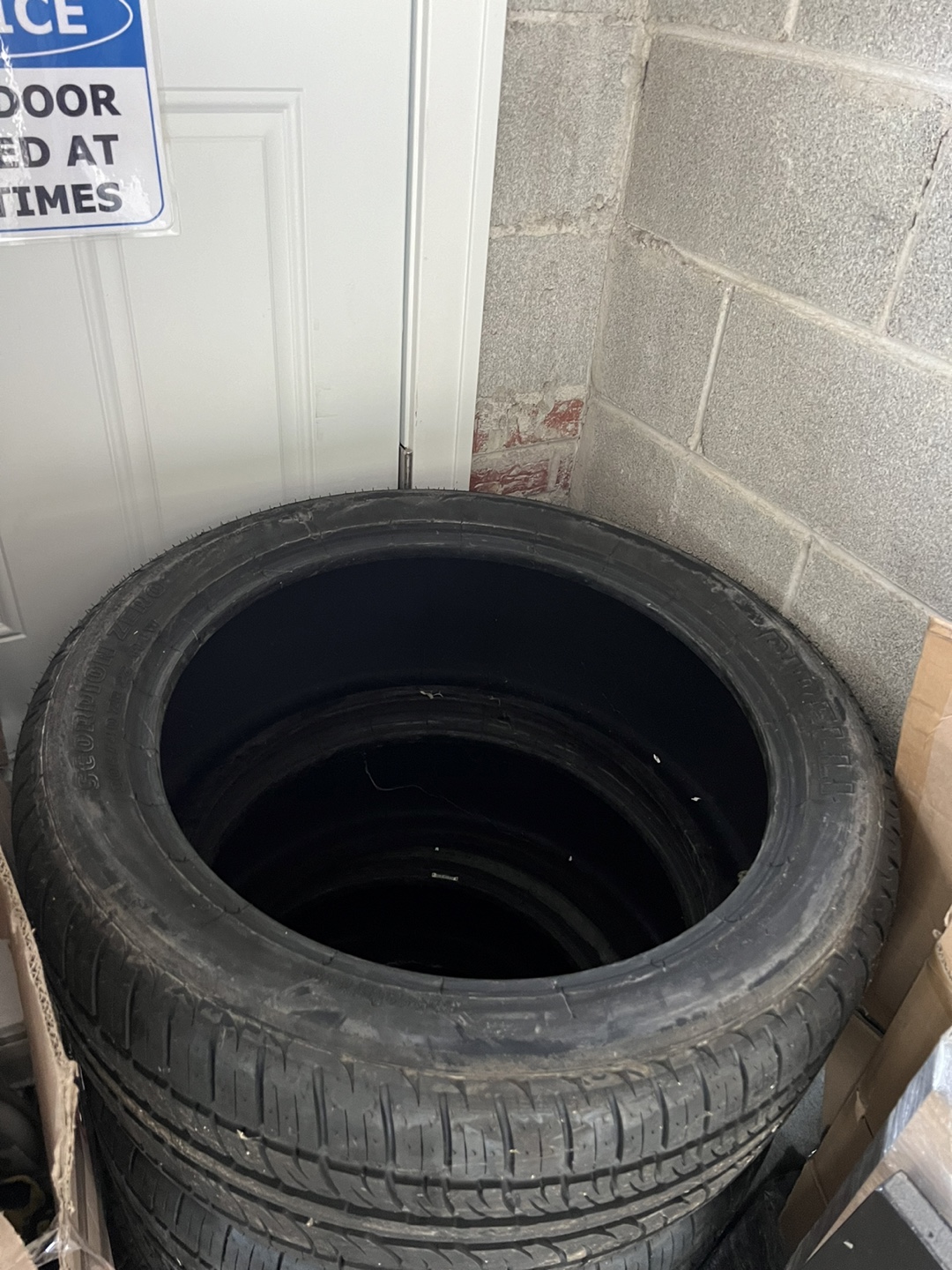 305 40 22 Perelli scorpion tires - photo 3
