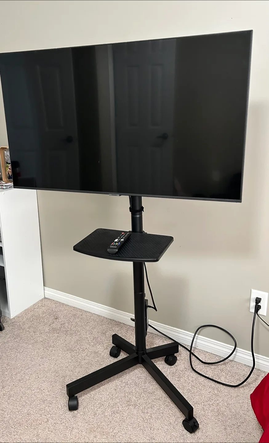 Samsung UN43TU7000F 43" Crystal UHD TV thumbnail