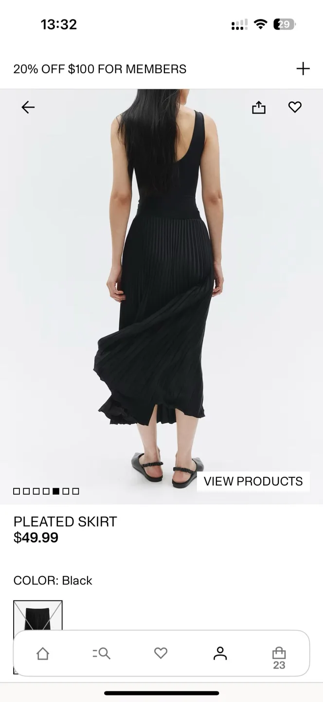 H&M Black Pleated Skirt image indicator(3)