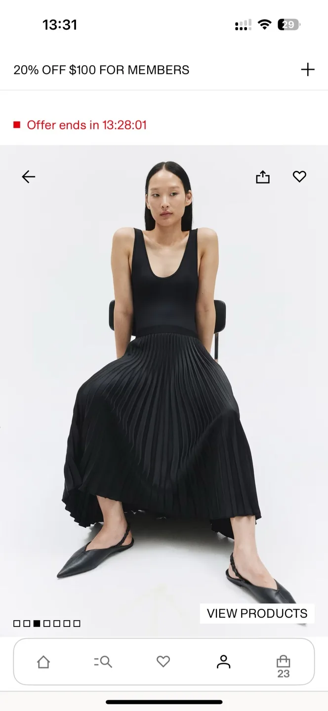 H&M Black Pleated Skirt image indicator(2)