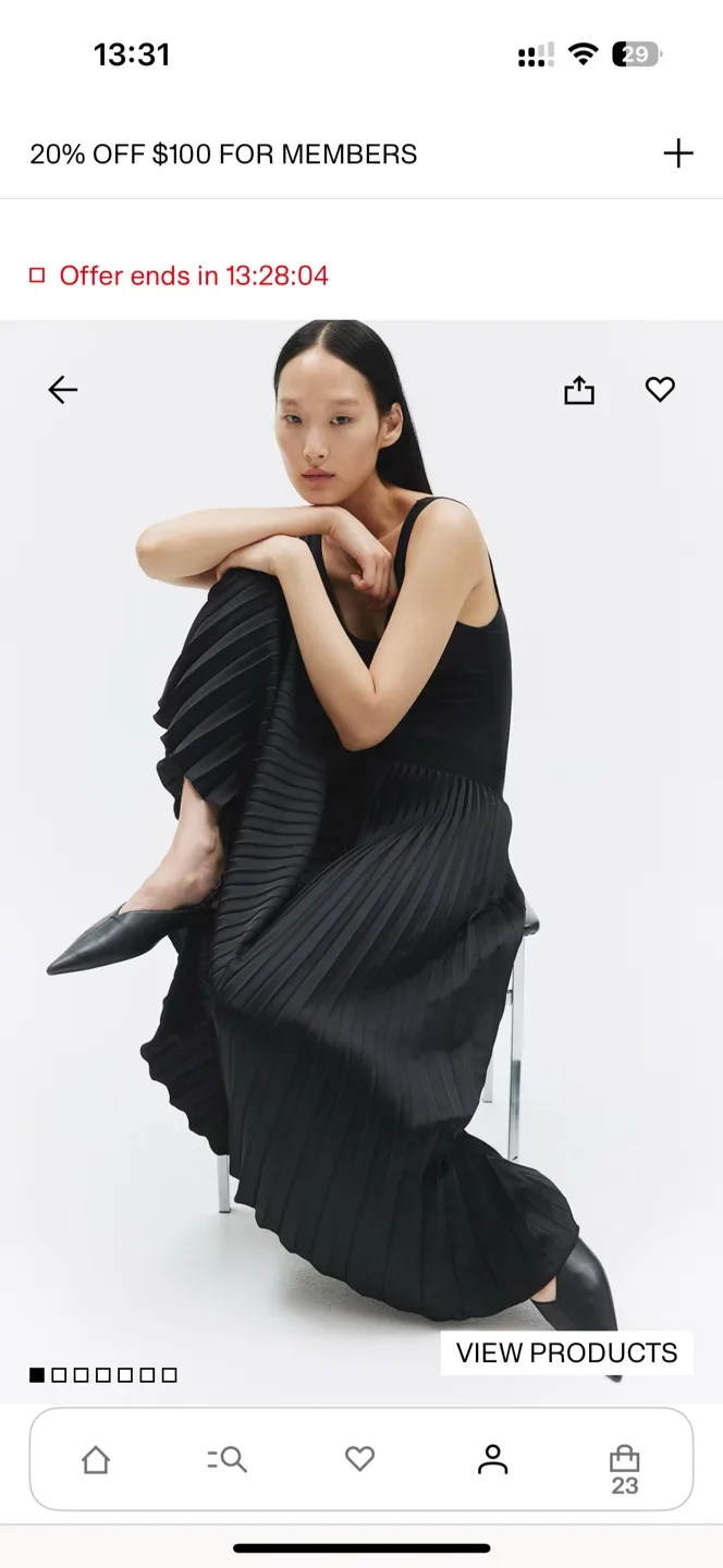H&M Black Pleated Skirt thumbnail