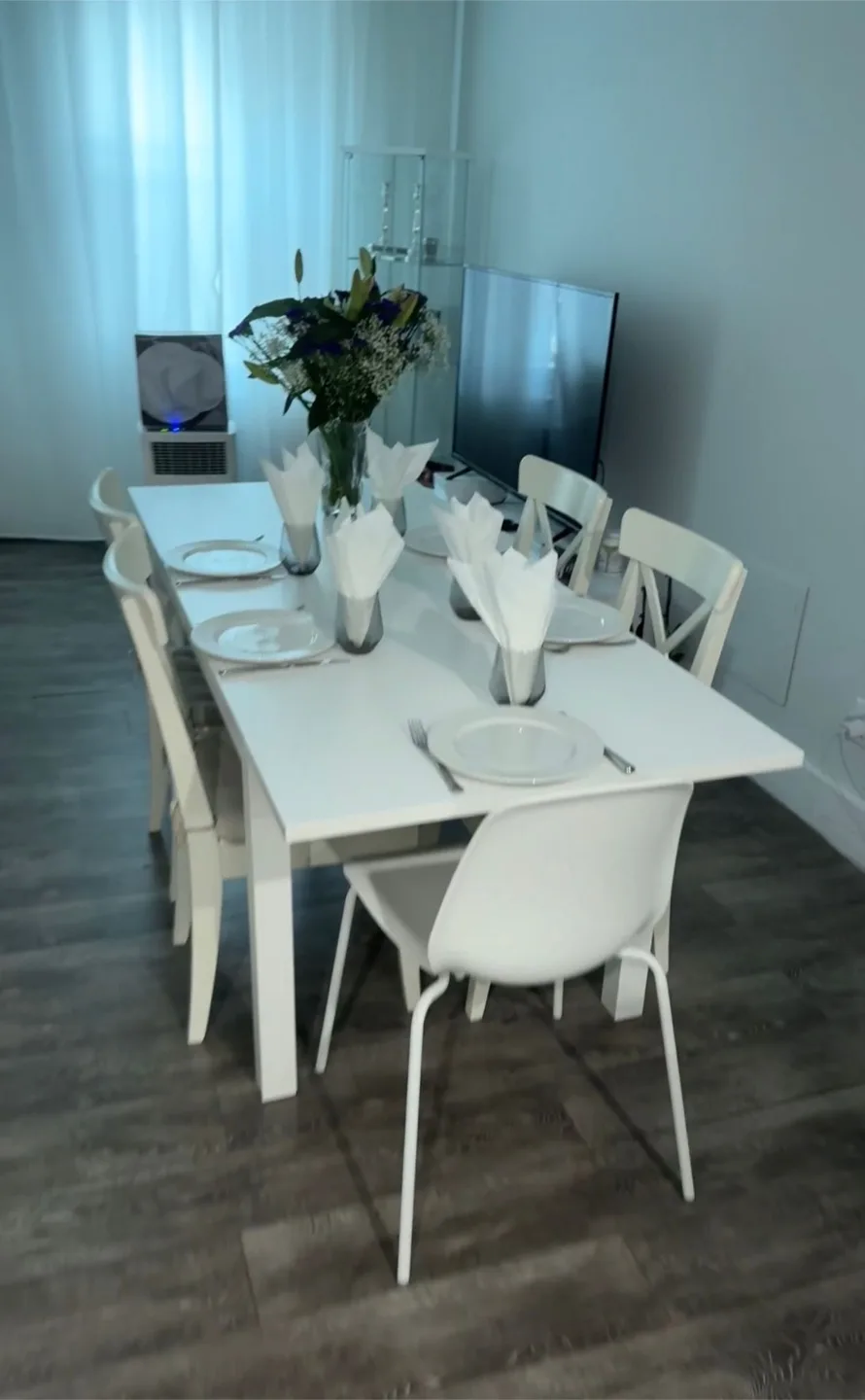 White Dining Table with 4 Chairs thumbnail