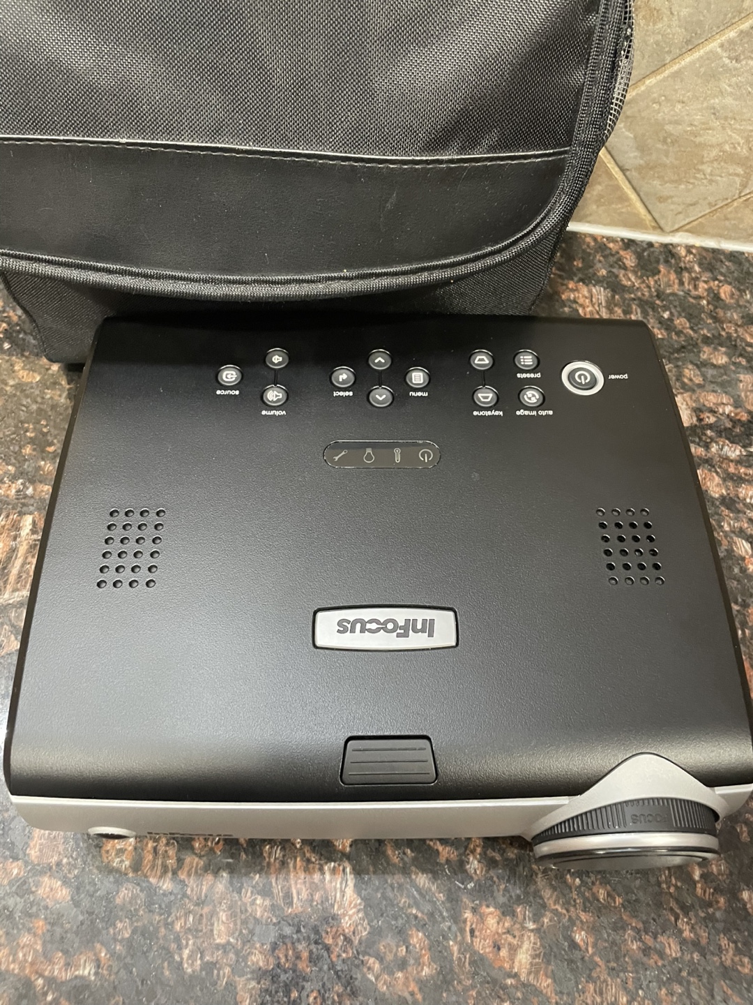 InFocus Projector with Carrying Case 🥕 - photo 2