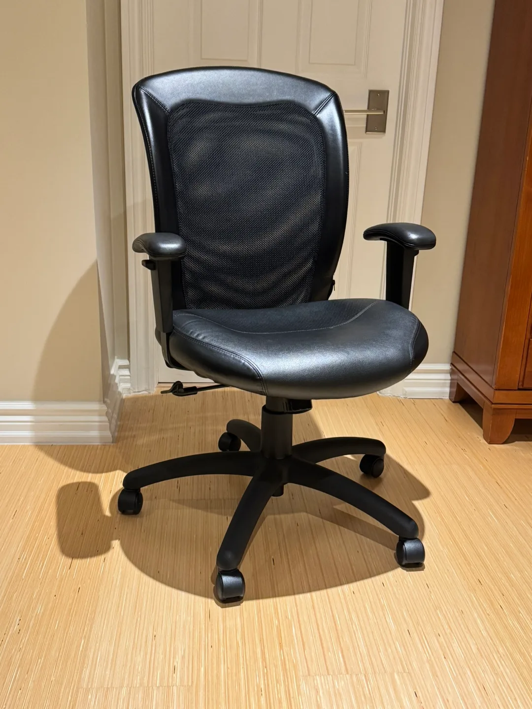 Global Black Office Chair thumbnail