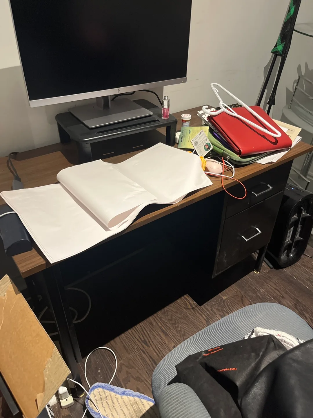 Metal desk with wooden top thumbnail