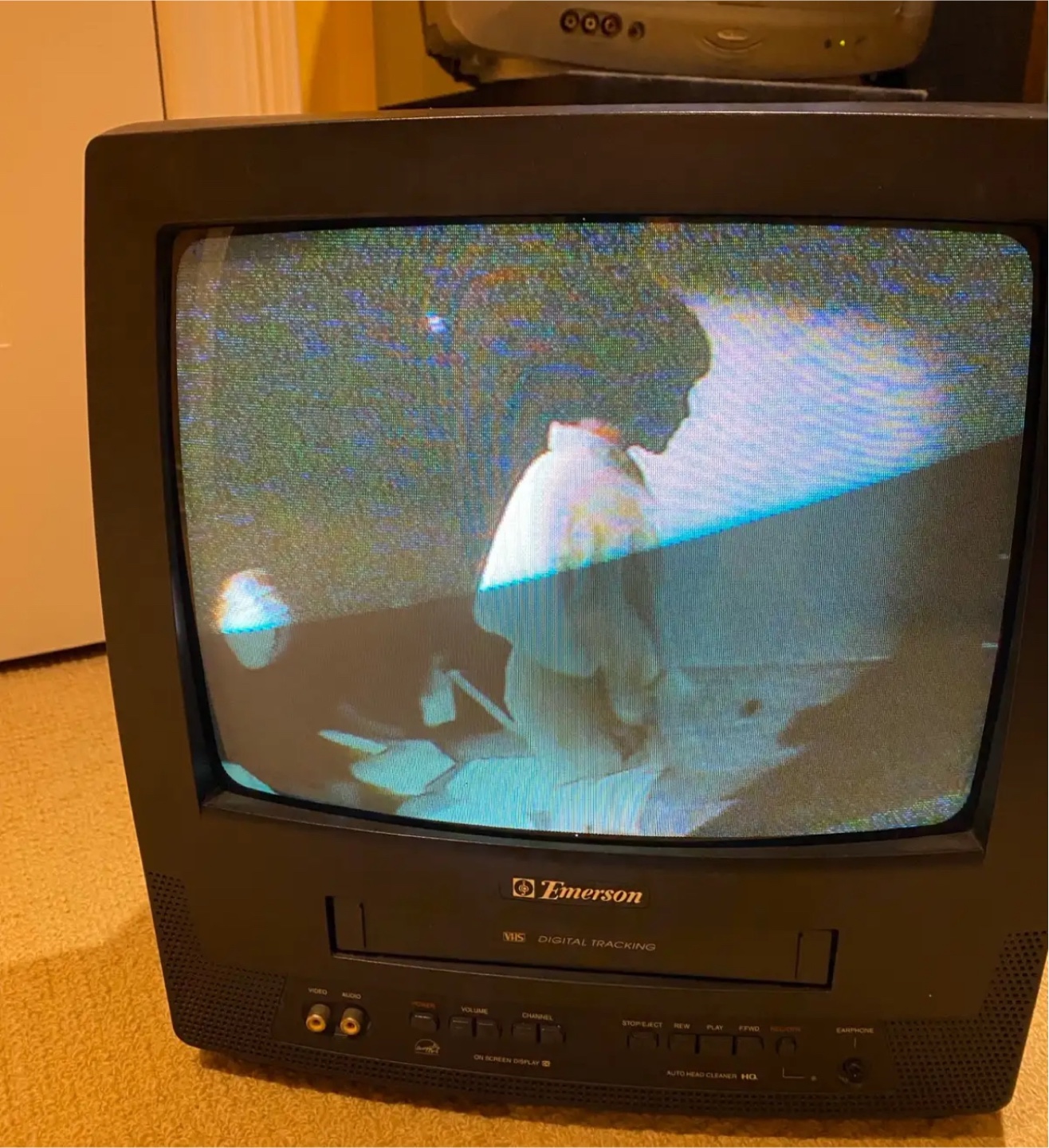 Emerson EC1320C CRT TV with VHS Player Retro Gaming