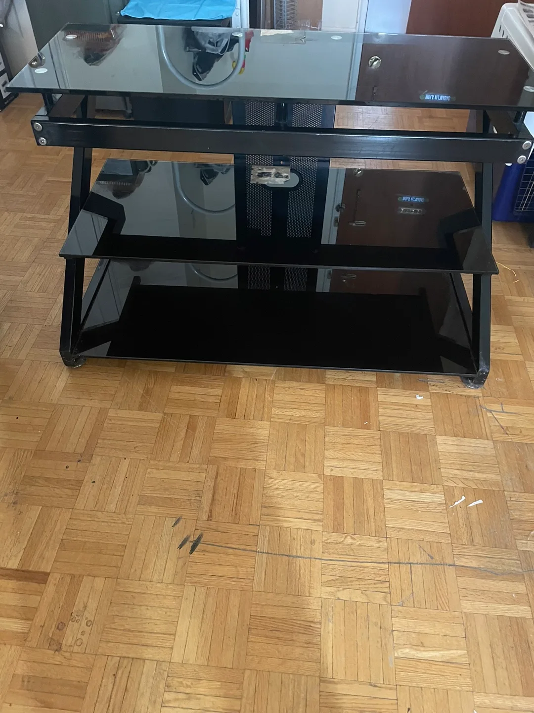 Tv stand glassware thumbnail