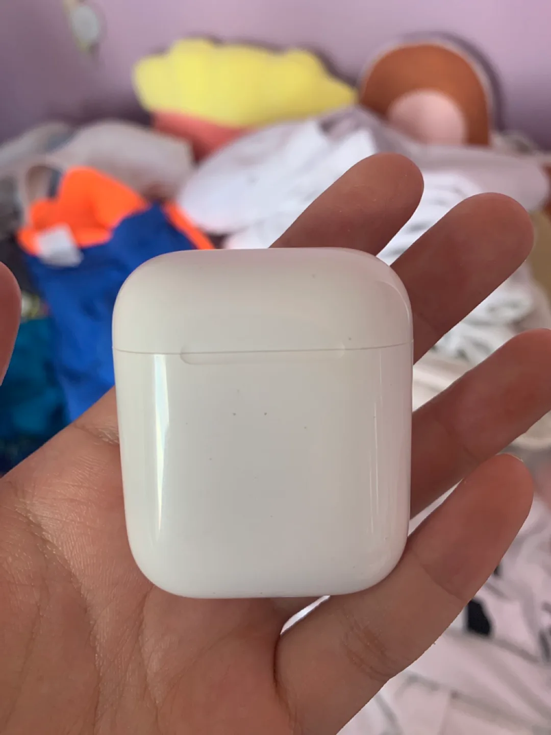 Apple AirPods 2nd Generation with Charging Case thumbnail