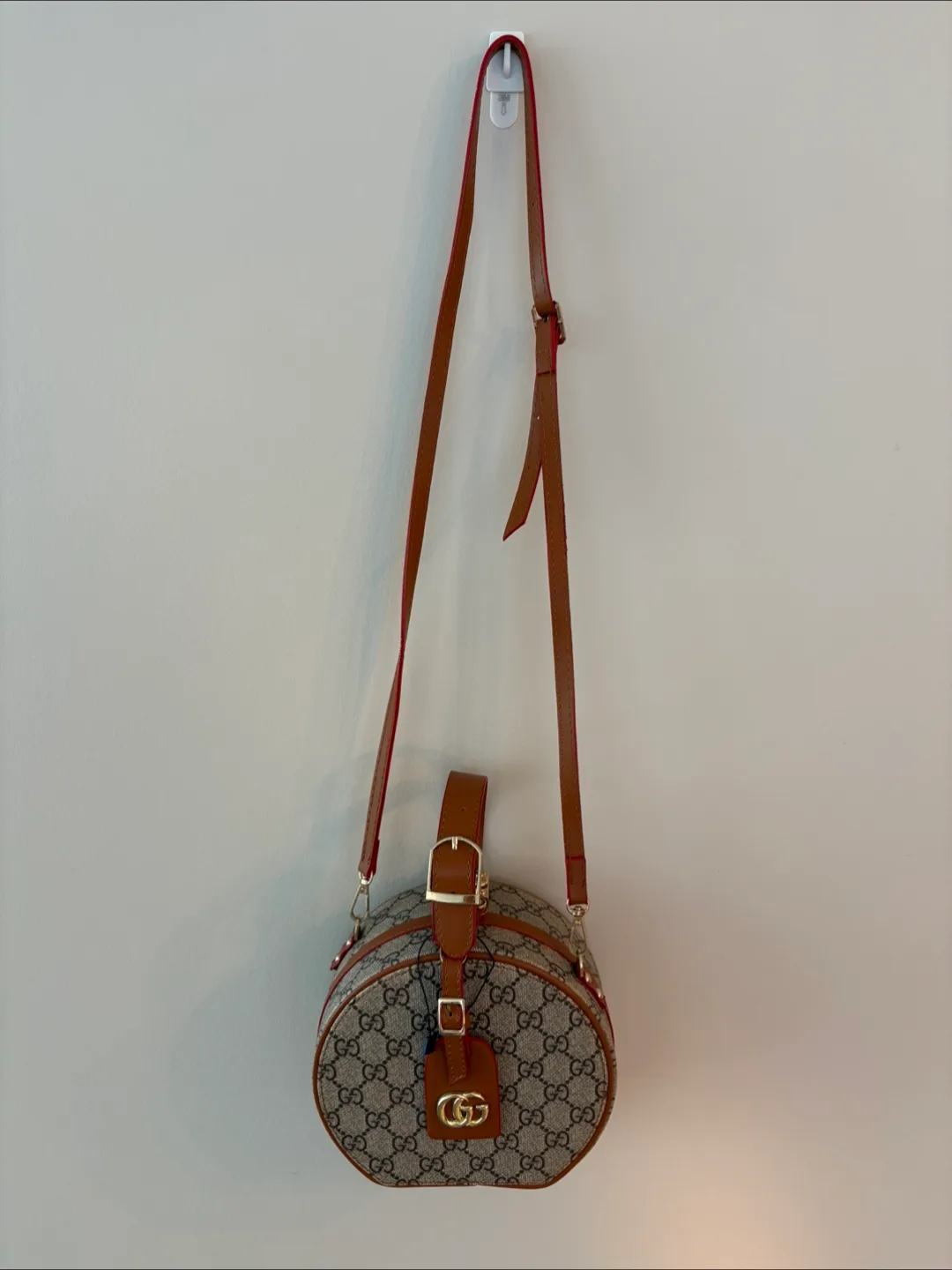 Round Shoulder Bag (not brand name) thumbnail