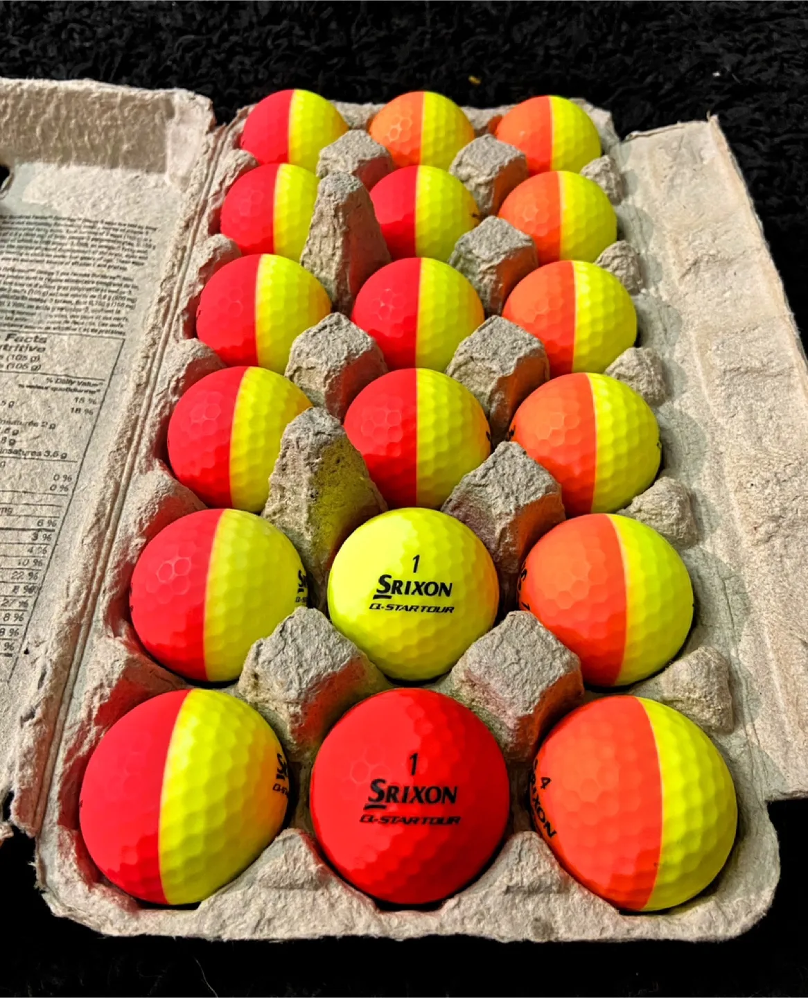 18 Srixon Q-Star Tour Divide Matte Golf Balls thumbnail