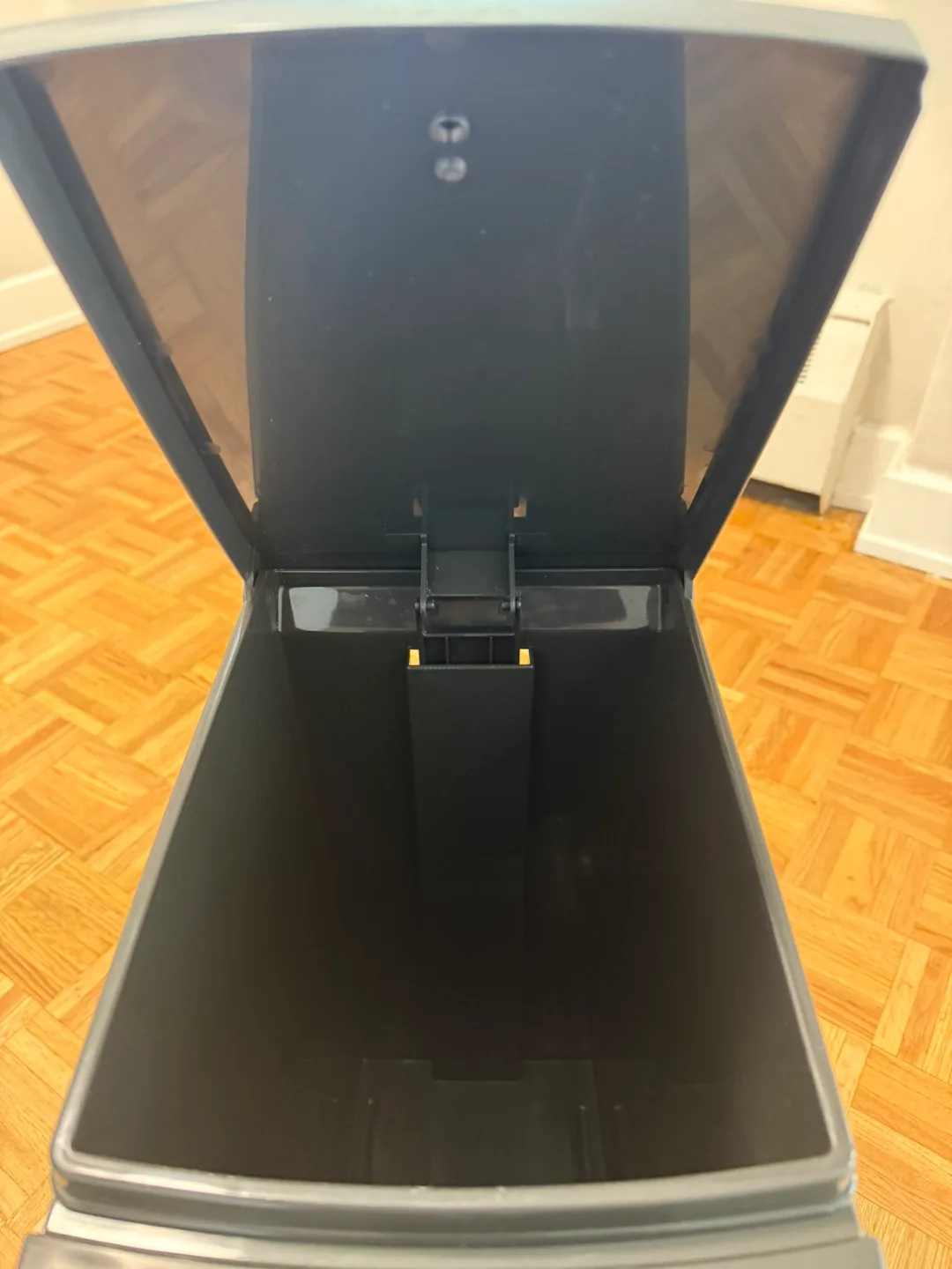 Blanc Modern Pedal Bin 20L thumbnail