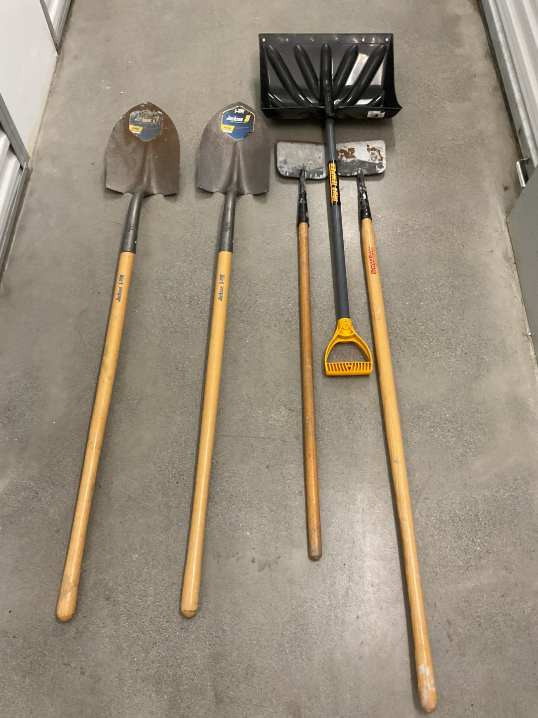 5 PIECE LOT OF SHOVELS