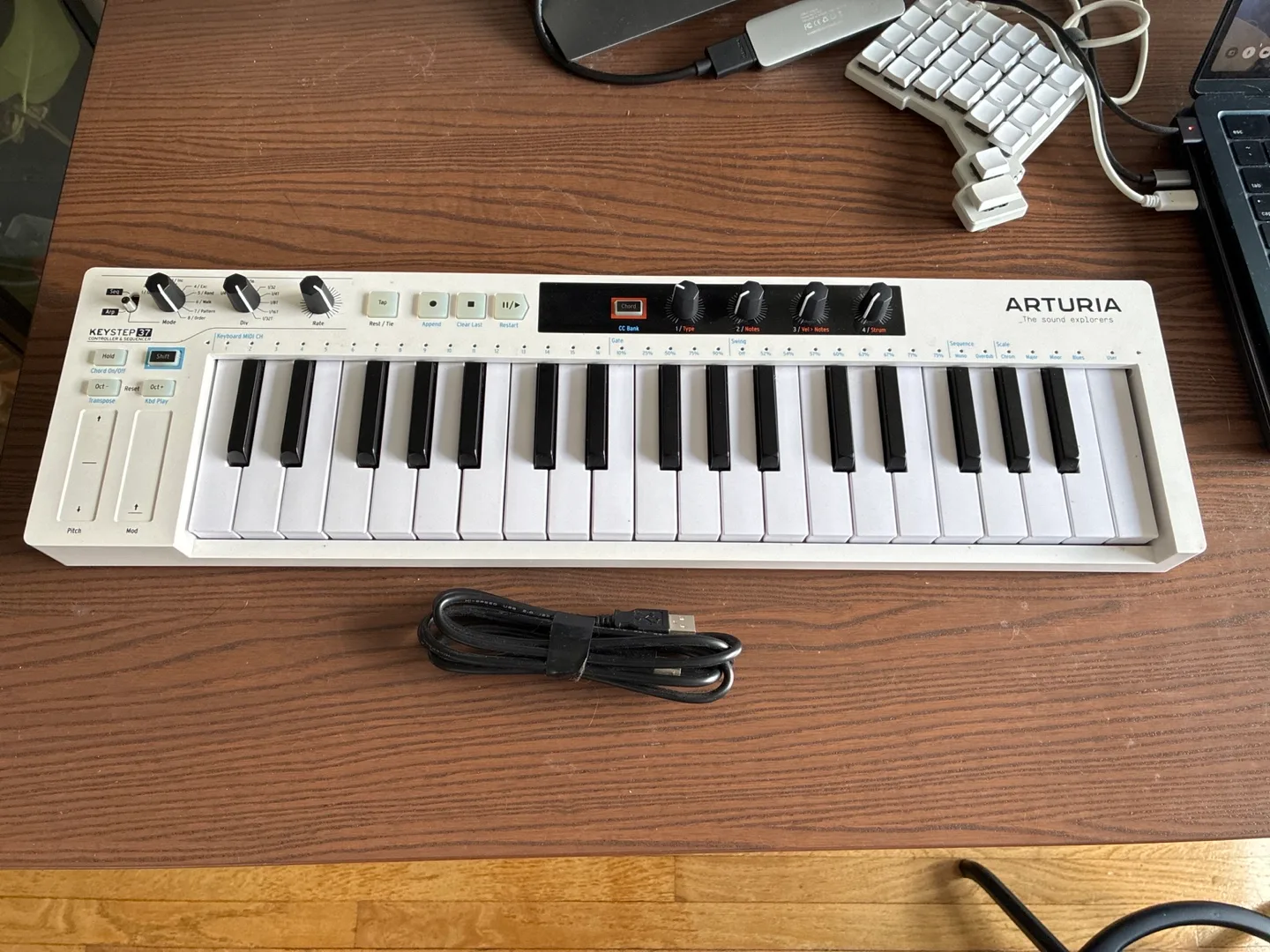 Arturia KeyStep 37 MIDI Controller thumbnail