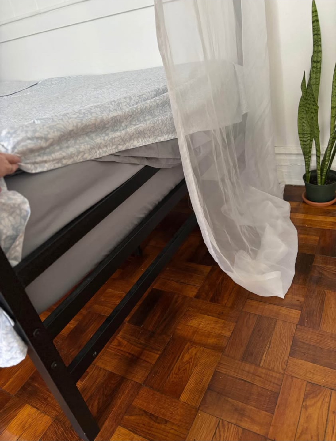 Full size Canopy bed - photo 3
