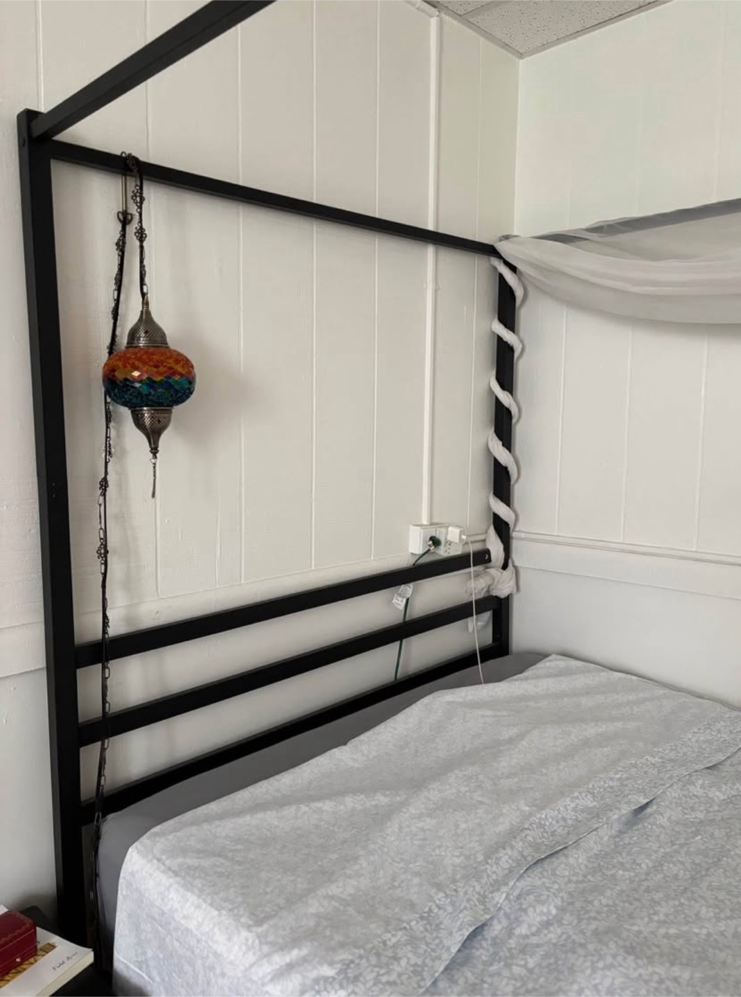 Full size Canopy bed