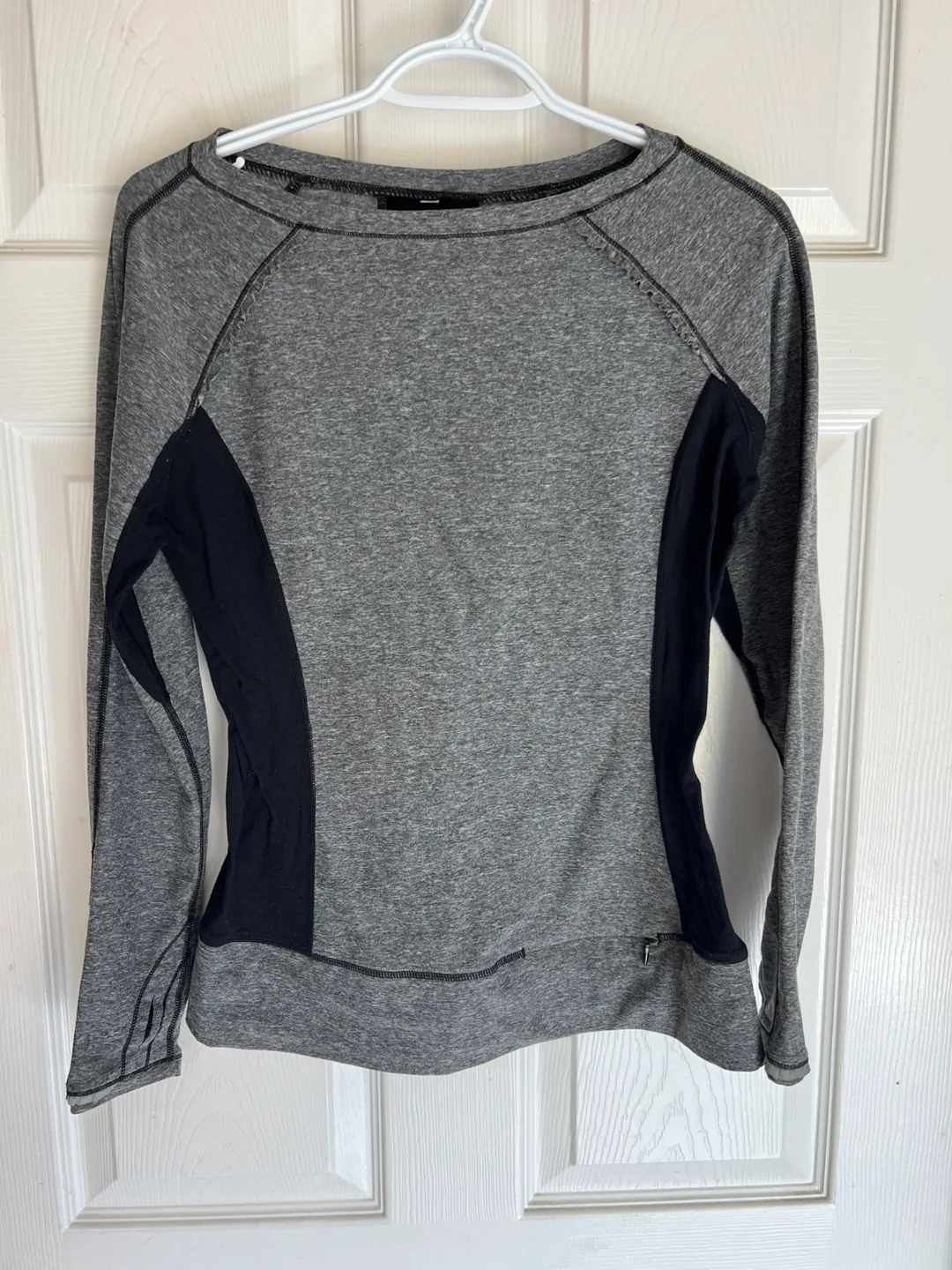 Lululemon Long Sleeve Top - size 6 thumbnail