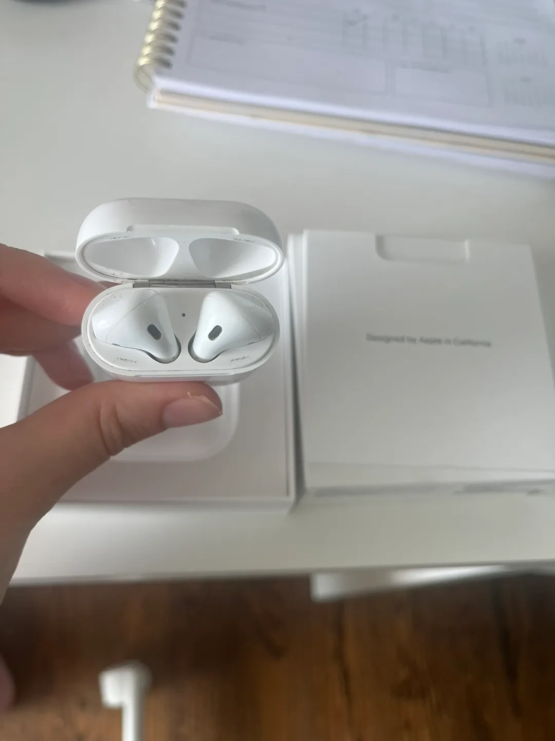 Apple AirPods (2nd generation) thumbnail