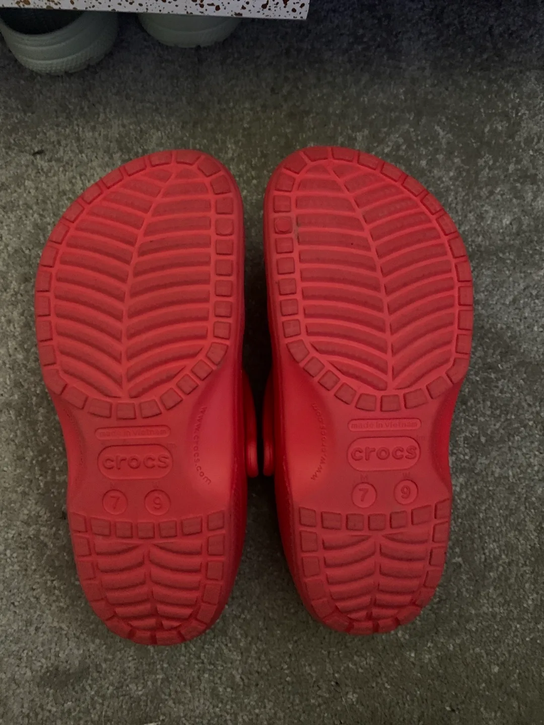 Red Crocs - US Size 7 image indicator(2)